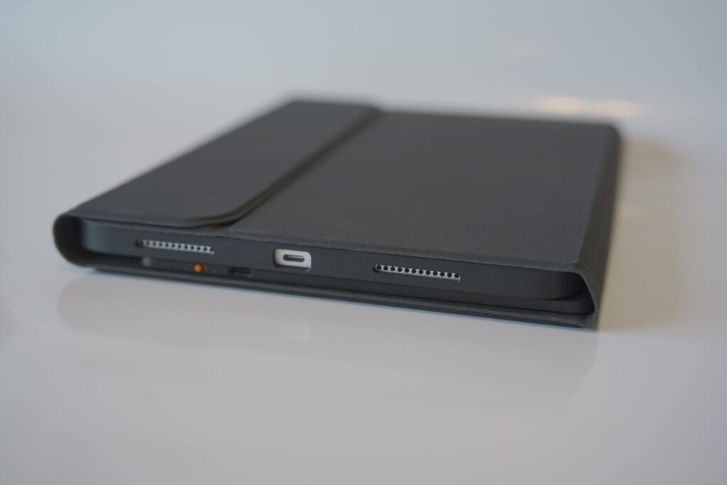 iPad第10世代キーボード付きケース
Earto　USBC側