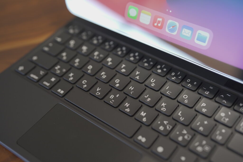 iPad第10世代　ESRキーボード付きケース