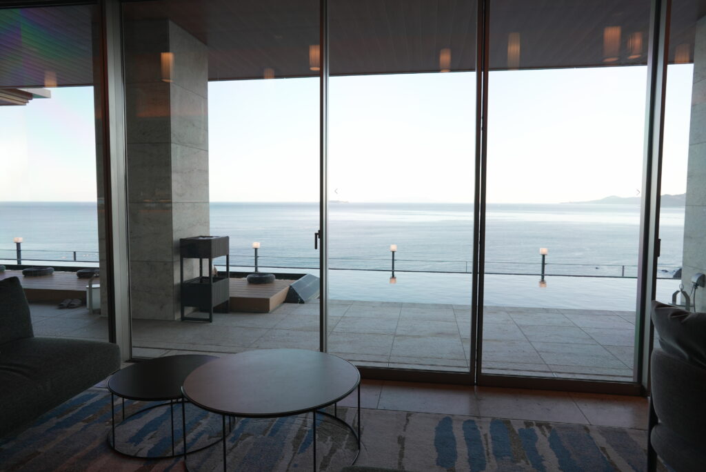 熱海佳ら久　水盤テラス